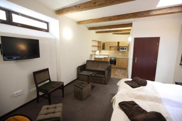 Hotel & Apartments U Cerneho Orla Třebíč Cameră foto