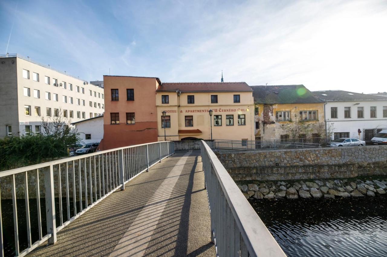 Hotel & Apartments U Cerneho Orla Třebíč Exterior foto